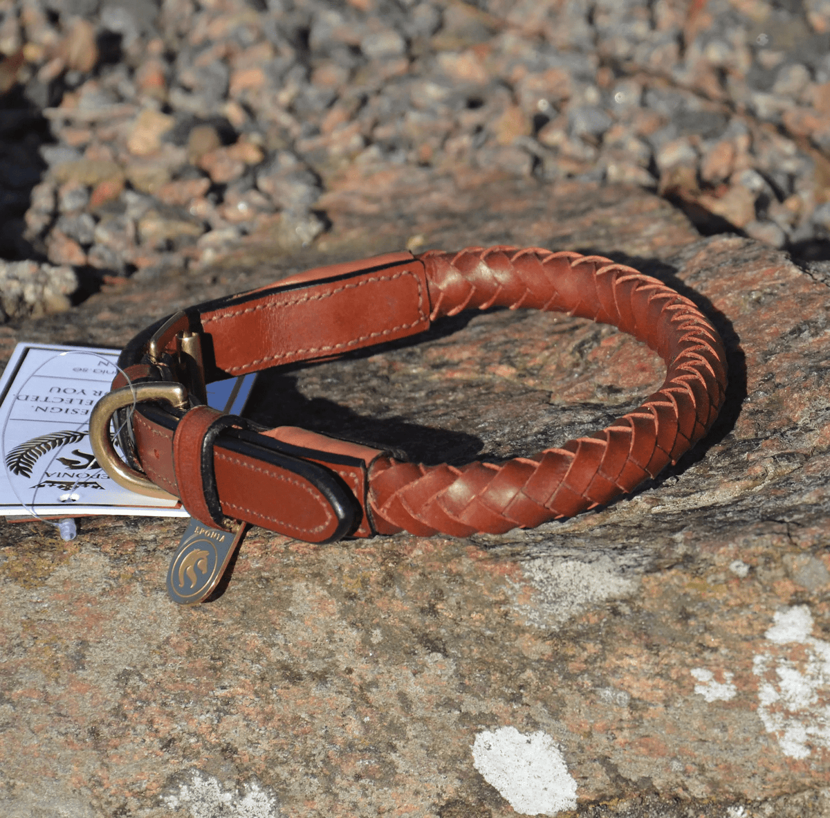 Premium dog collar in rounded natural tanned leather Eponia